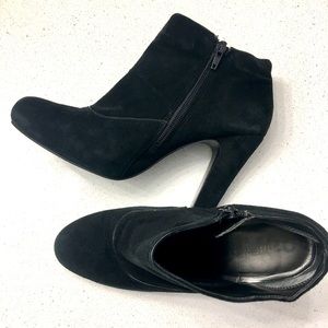 Nine West black Suede leather zip ankle booties